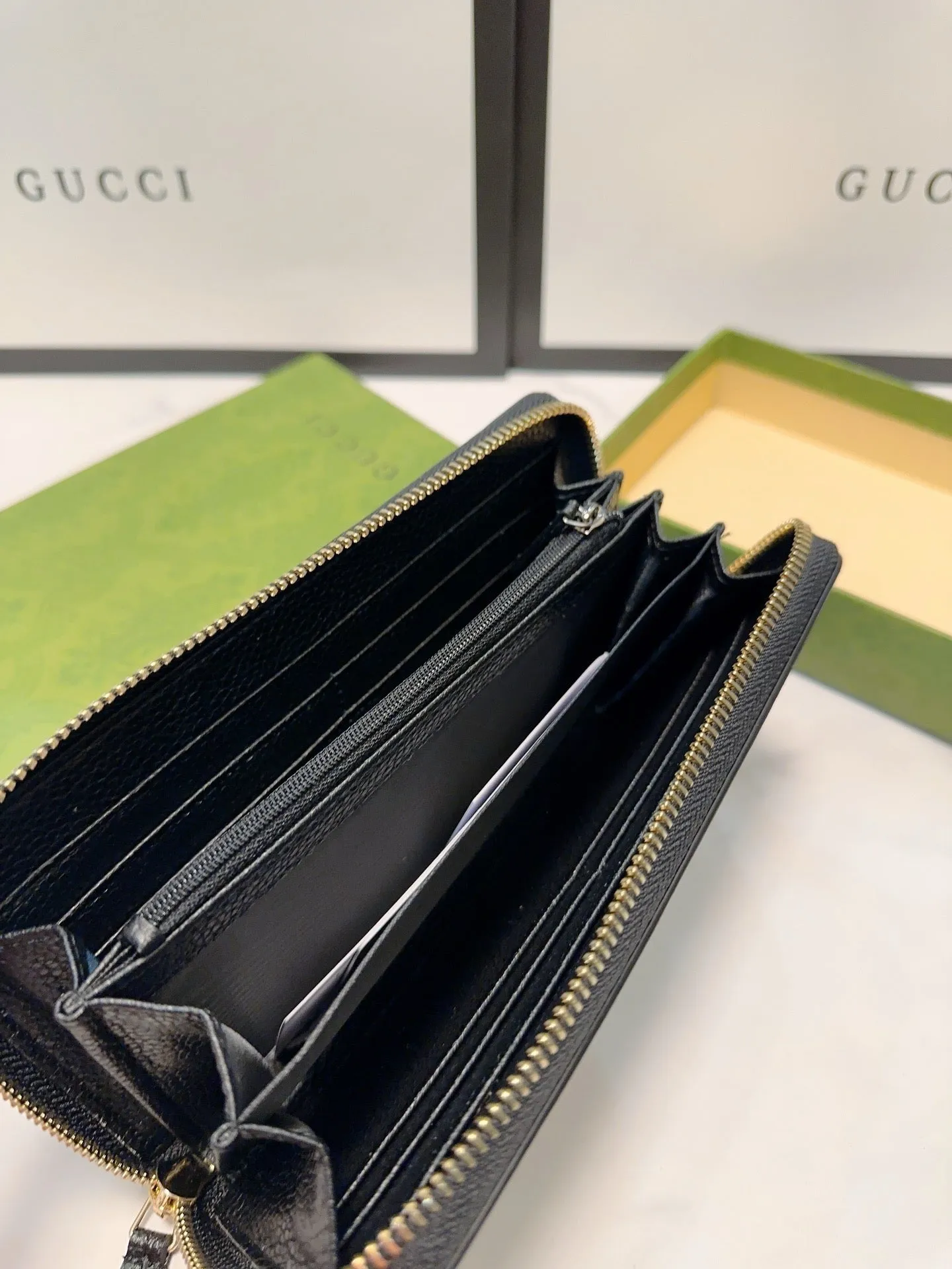 GC653 GG Marmont Zip Around Wallet / 7.5"W x 4.1"H x .8"D