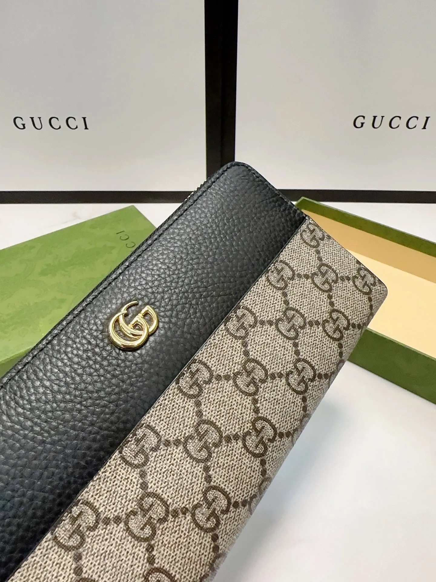 GC653 GG Marmont Zip Around Wallet / 7.5"W x 4.1"H x .8"D
