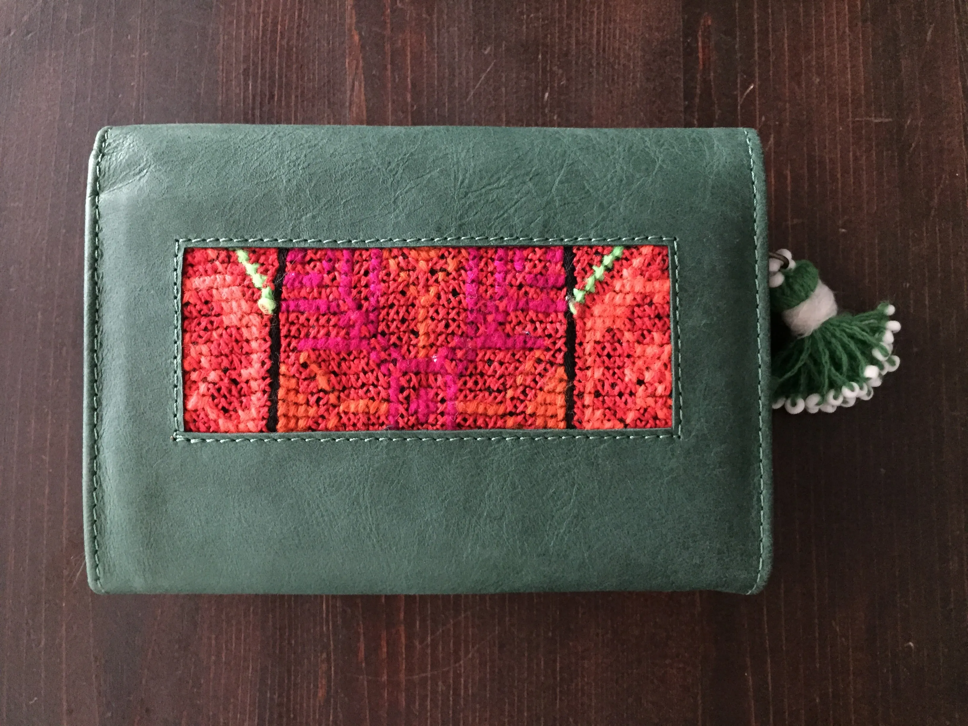 Handmade Leather Wallet with Hand Embroidery - Plumpy