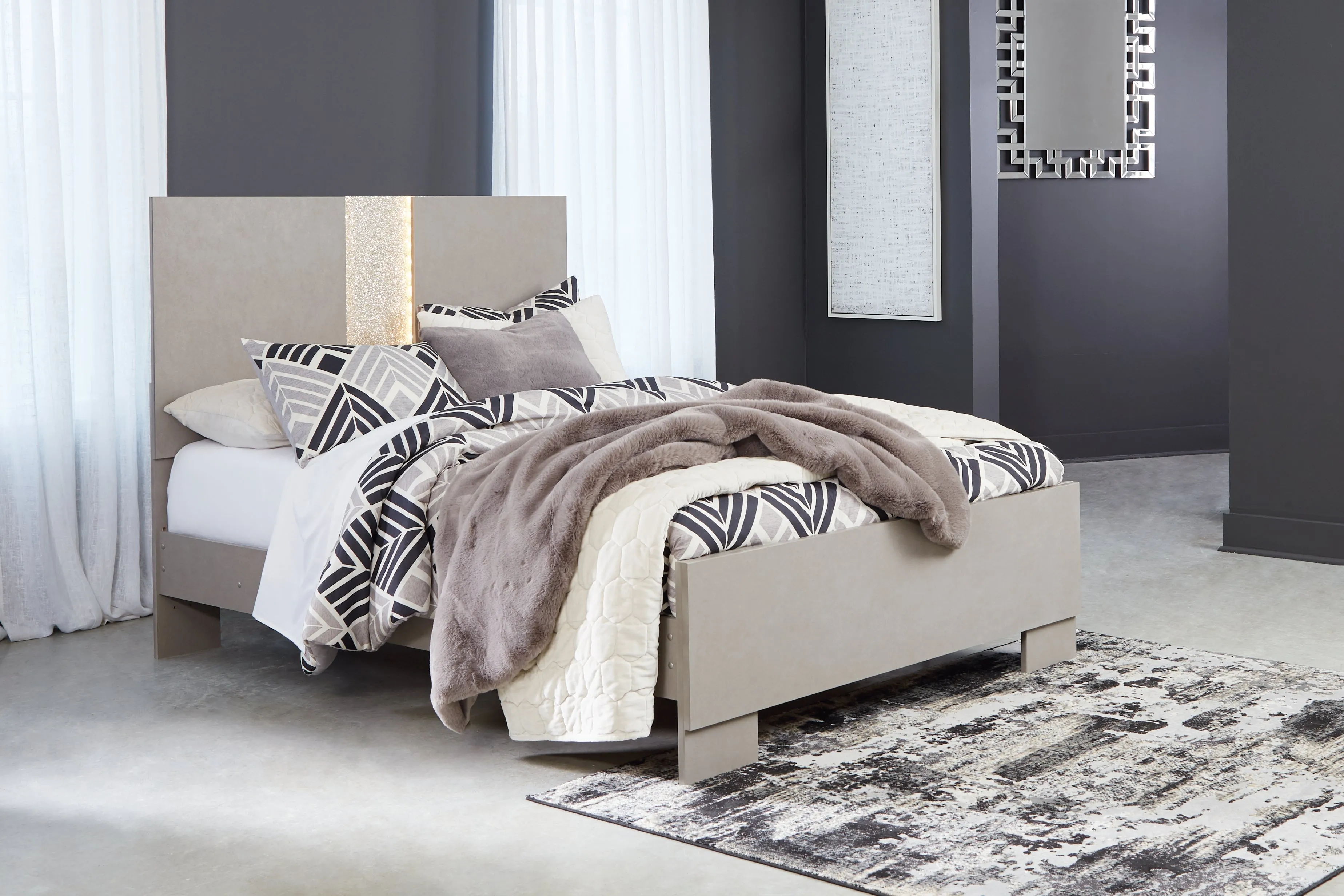 Surancha Full Panel Bed with Mirrored Dresser, Chest and Nightstand in Gray