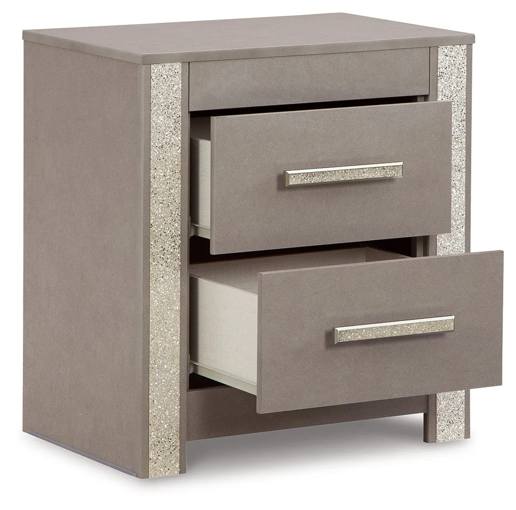 Surancha Full Panel Bed with Mirrored Dresser, Chest and Nightstand in Gray