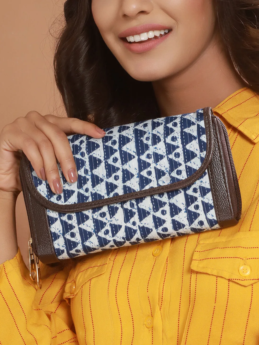 Women Abstract-Printed Wallets