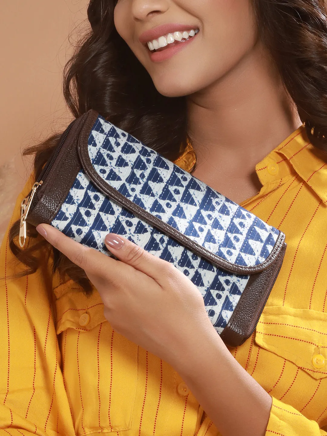 Women Abstract-Printed Wallets